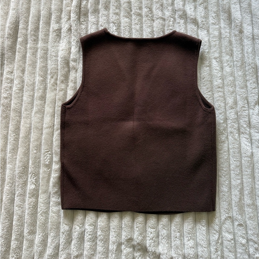 Abercrombie LuxeLoft V-Neck Vest - Picture 6 of 8